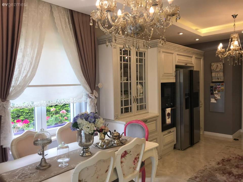 Bu İstanbul Evinin Her Odasında Ayrı Bir Stilin Ruhu Geziniyor