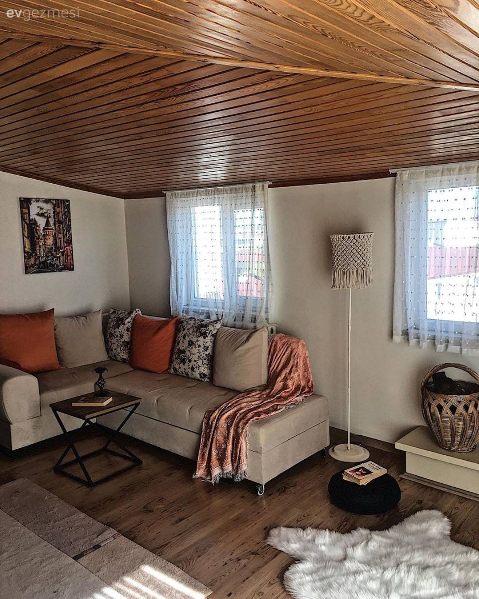 İki Katlı Bu Evin Bir Tarafı Rustik Diğer Tarafı Modern!