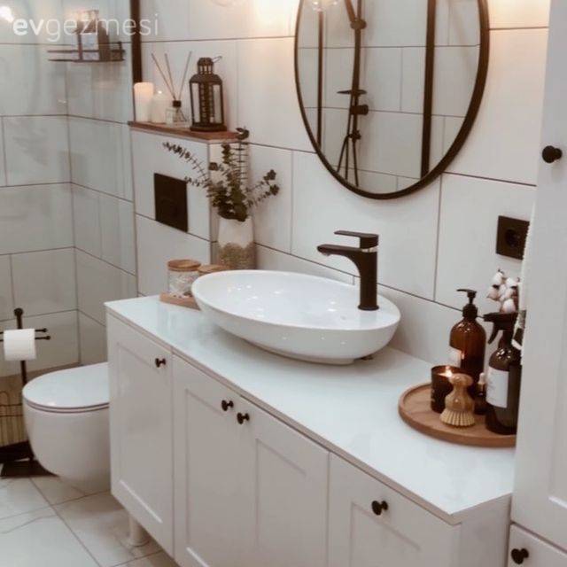 Öncesi&Sonrası: Pembe Duvarlı Banyo Beyazla Yeni Bir Boyut Kazanmış