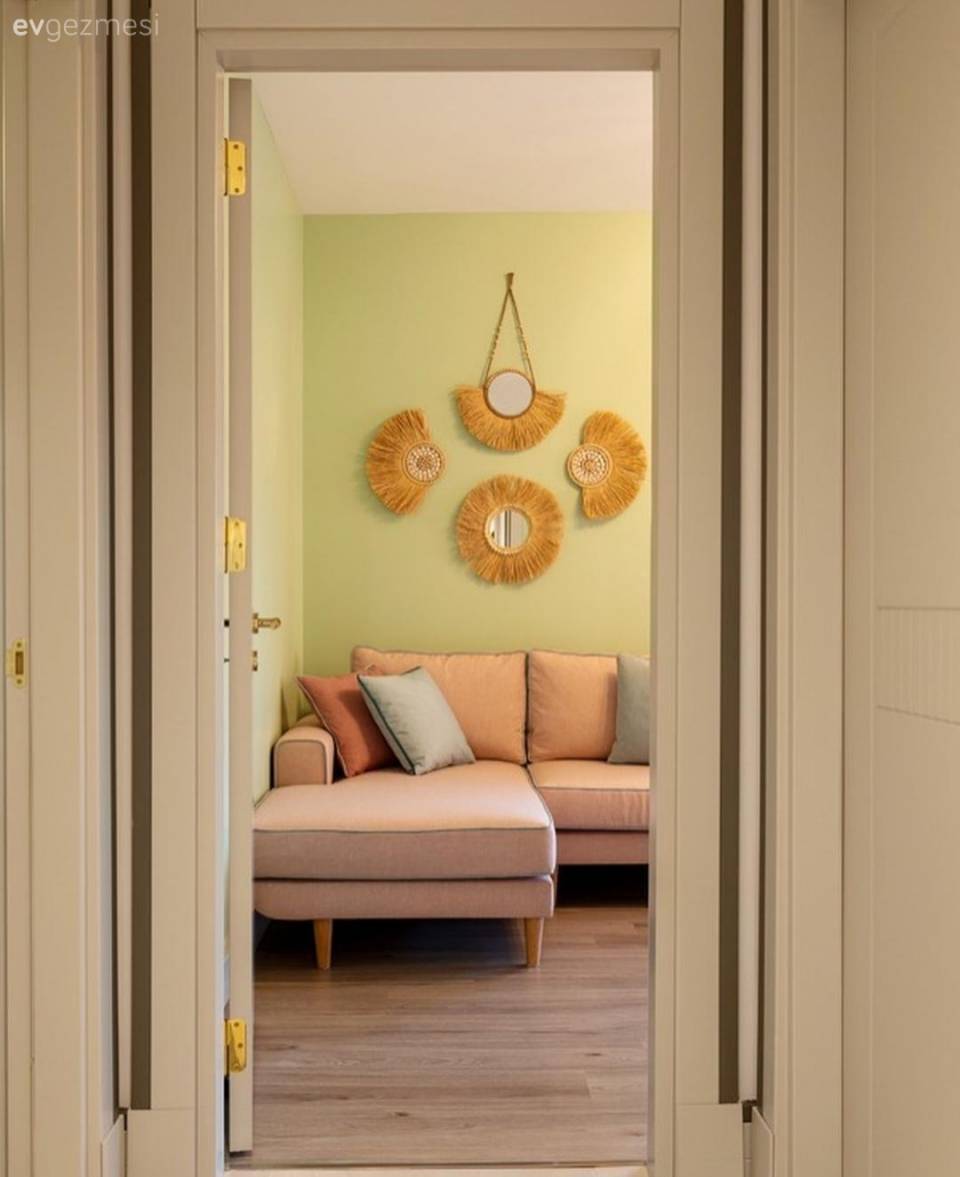 Bu İstanbul Evinde Aynalar ve Aydınlatmalar Ayrı Bir Önem Taşımış