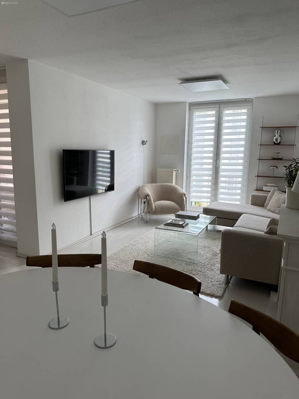 Yuvarlak Masanın Etkisiyle Daha Samimi Görünen İskandinav Bir Dekor!