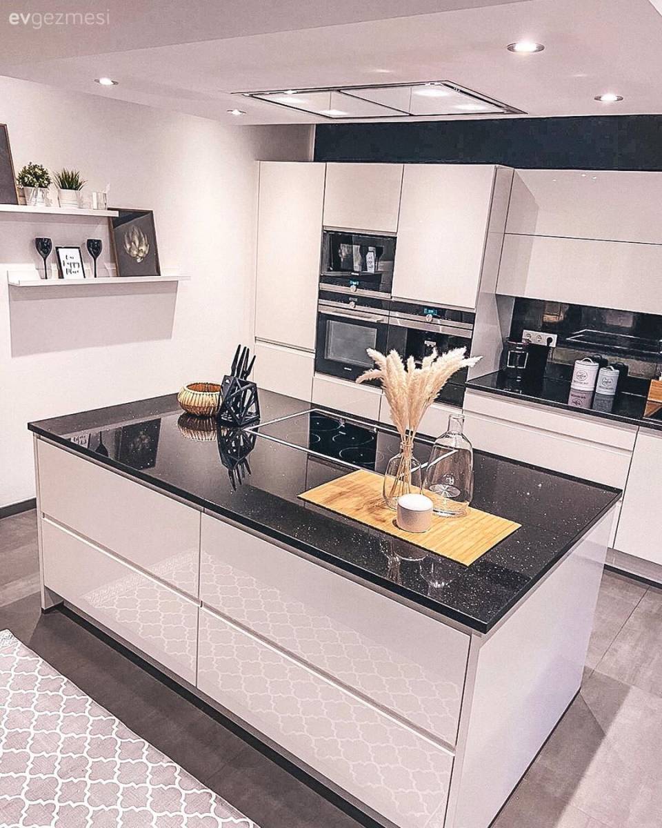 Sade ve Çok Ferah: Minimalizmden Beslenen Şık Bir Dubleks