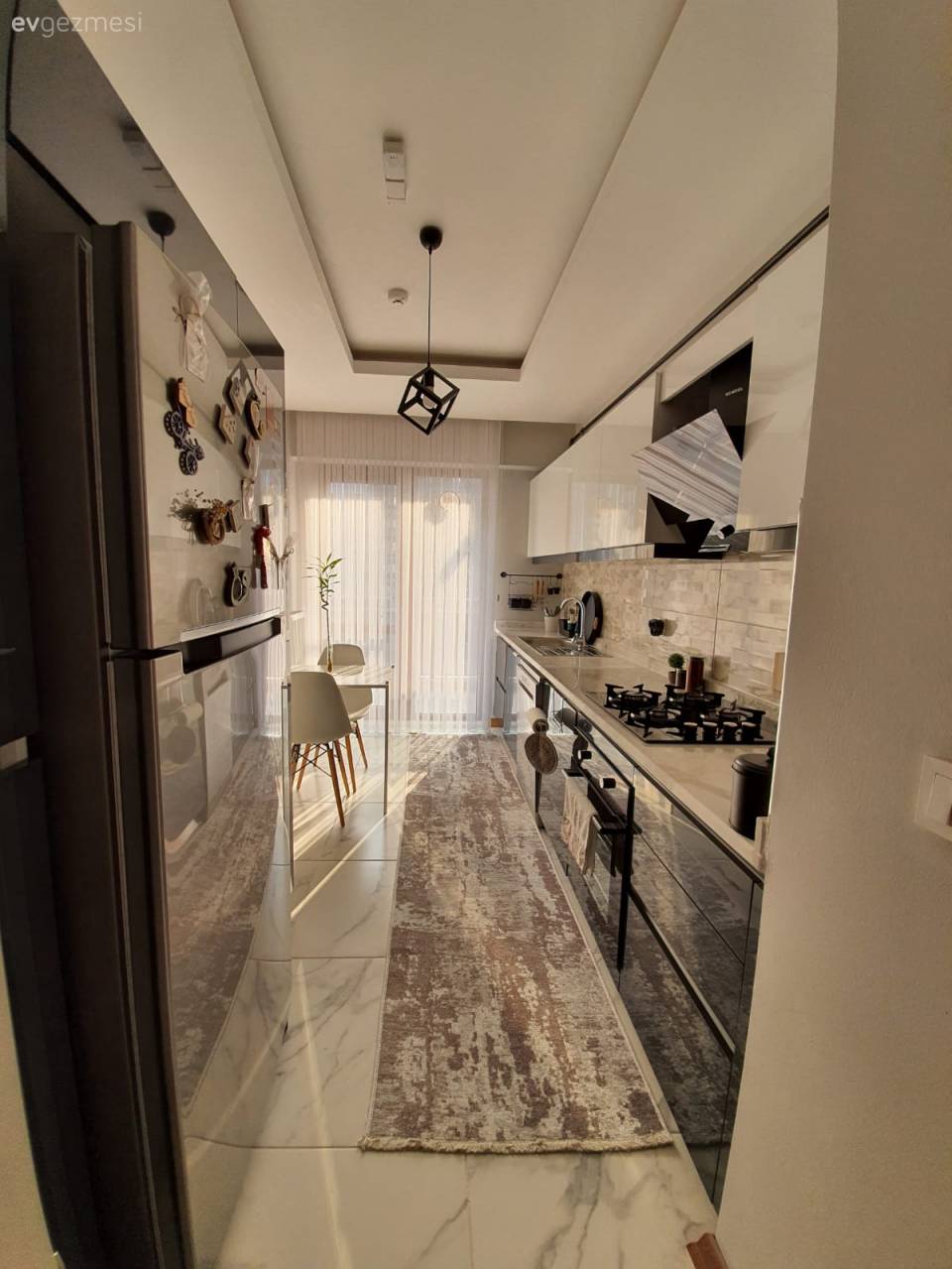 Bu Evde Modern Stil Natürel Detaylarla Sıcaklık Kazanmış!