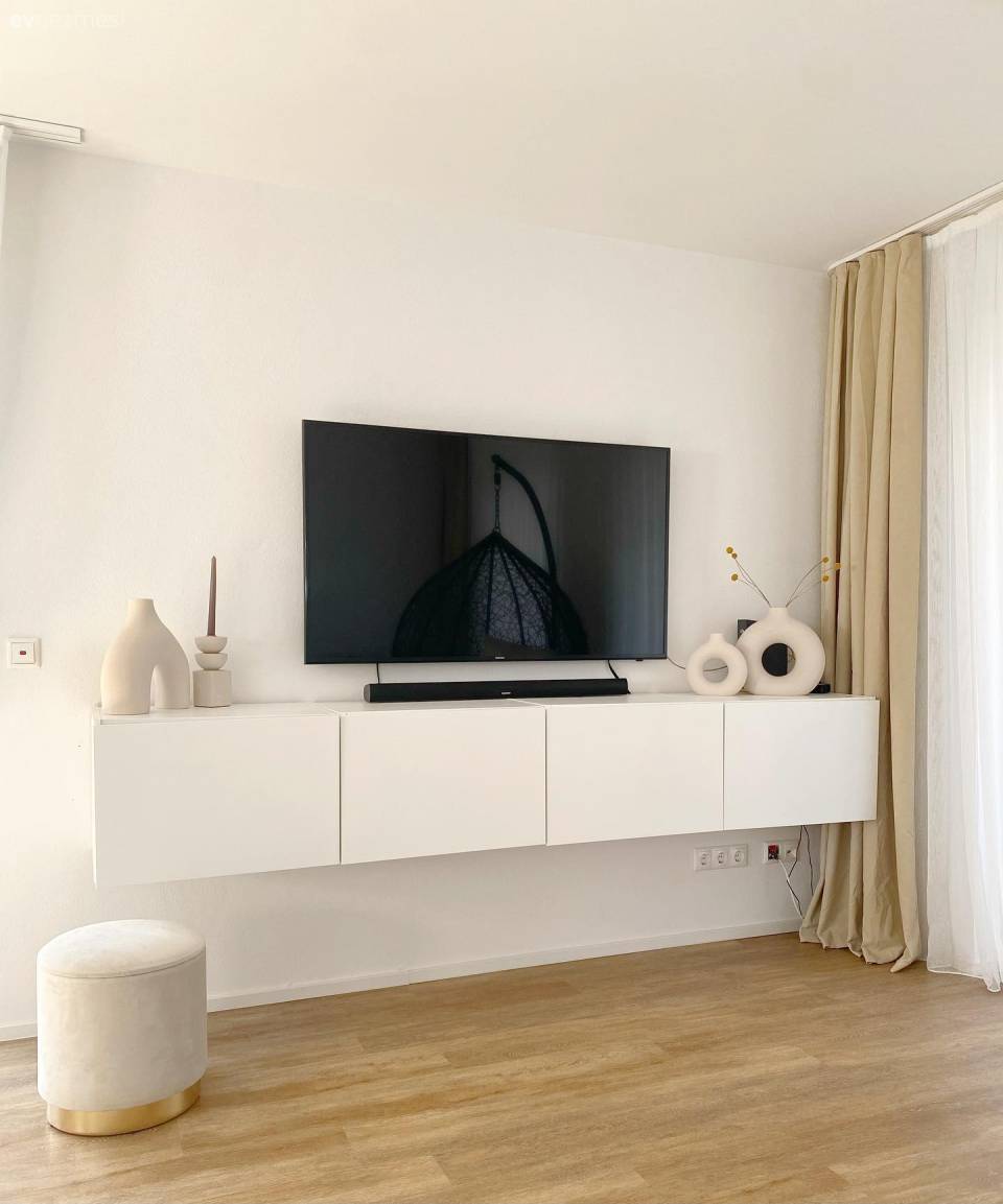 Bu Modern Evde Metalik Işıltılar Monoton Görünümü Engellemiş