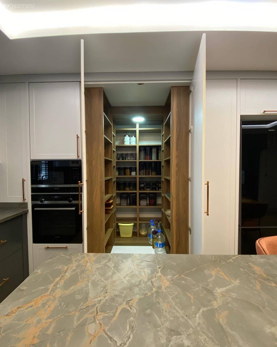 Bu Tokat Mutfağında Gizli Kapının Öte Yanı Kullanışlı Kiler!