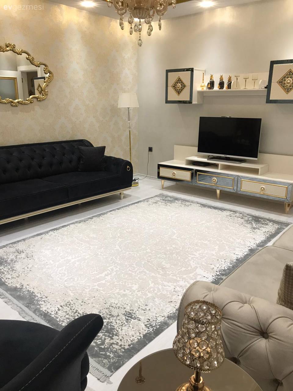 Bu Antalya Evinde Altın Dokunuşları Her Odayı Etkisi Altına Almış