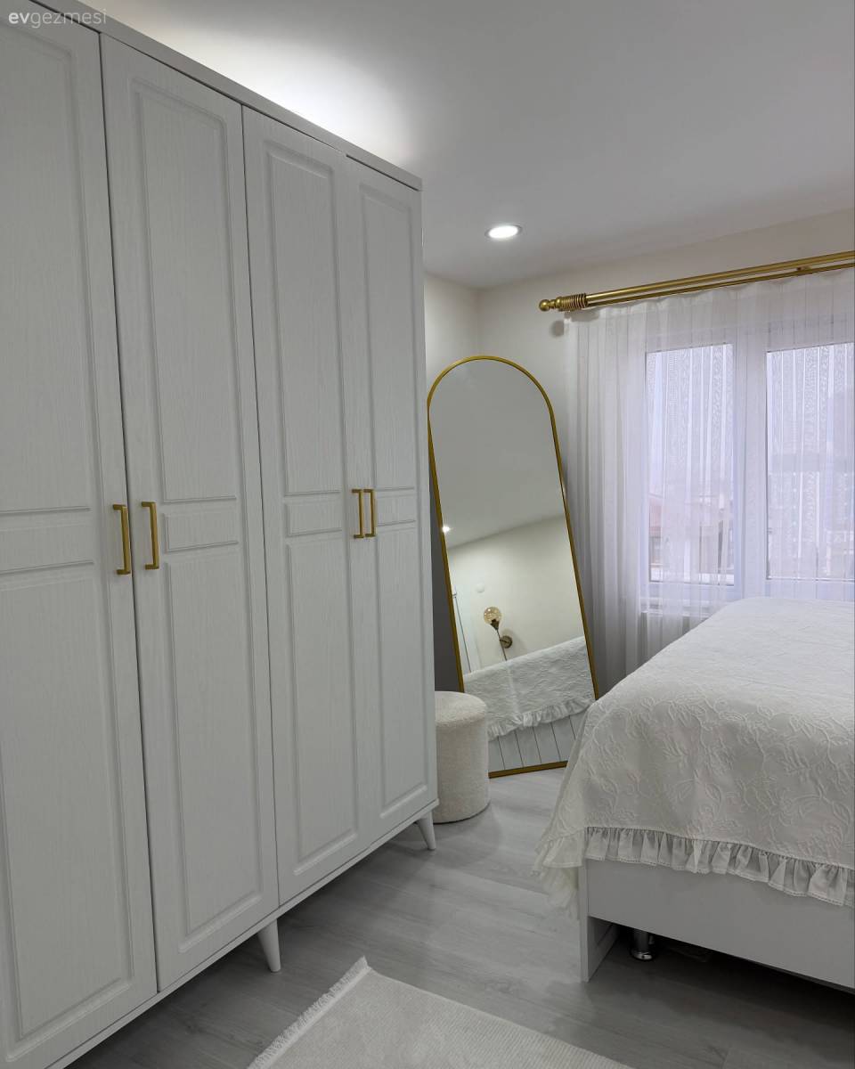 Bu İki Katlı Evde Modern Stil Çok Baskın