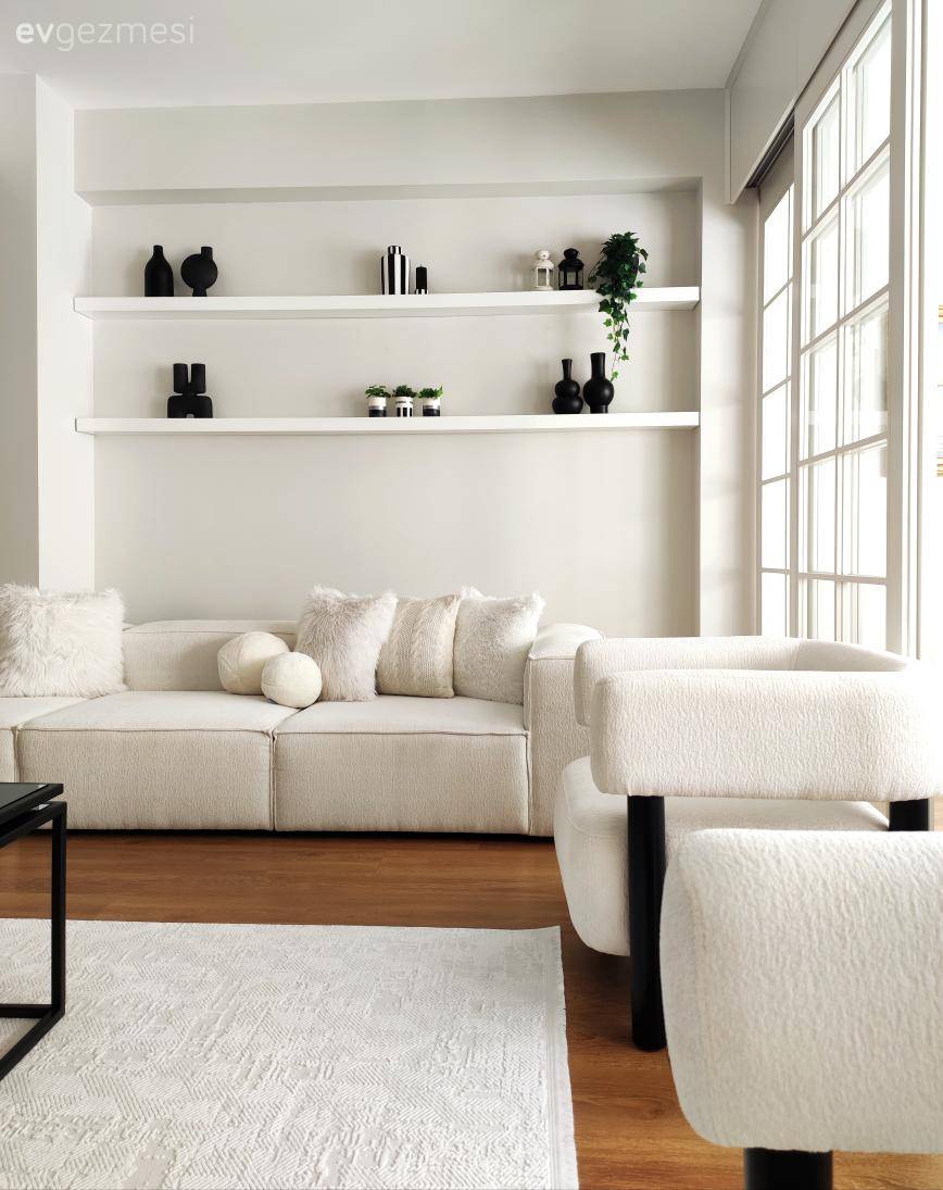 Modern Stili Seven Bu Ev Beyaz ve Siyahı Ayırmamış