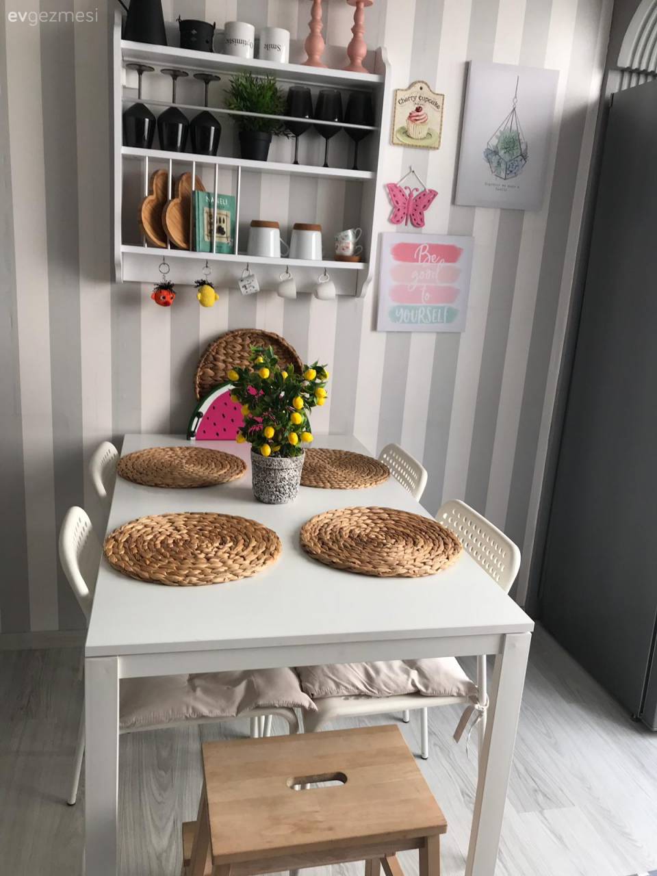 Hastane Odası Gibi Dekorlara İnat Bir İstanbul Evi!