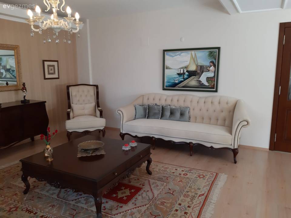 Bu Aydın Evi Modern Stile Uzak, Yaşanmışlıklara Yakın!