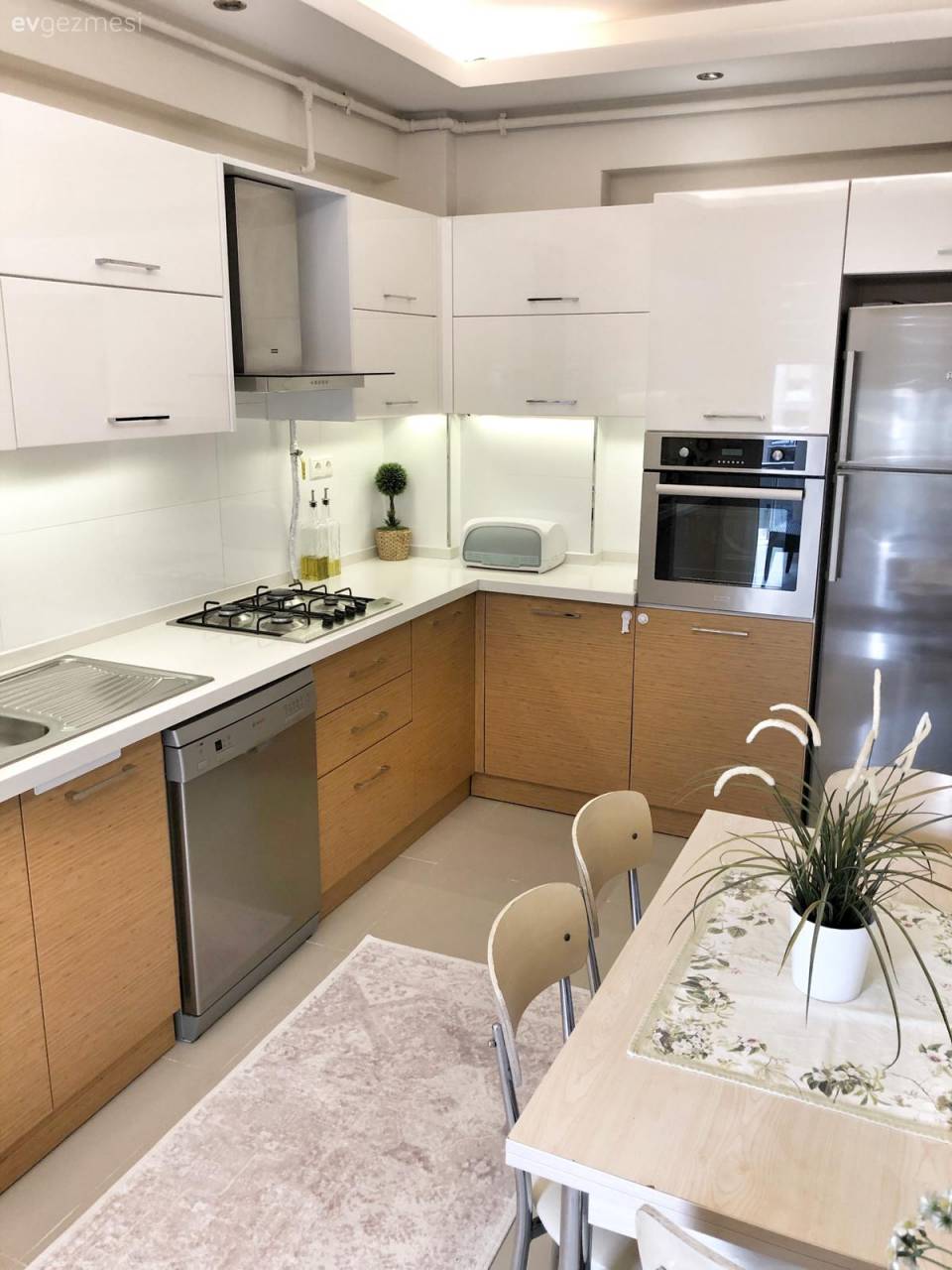 Ev Gezmesi: Nötr Renklerin Ferahlığına Sıcaklığı Da İliştiren Bir Dekor