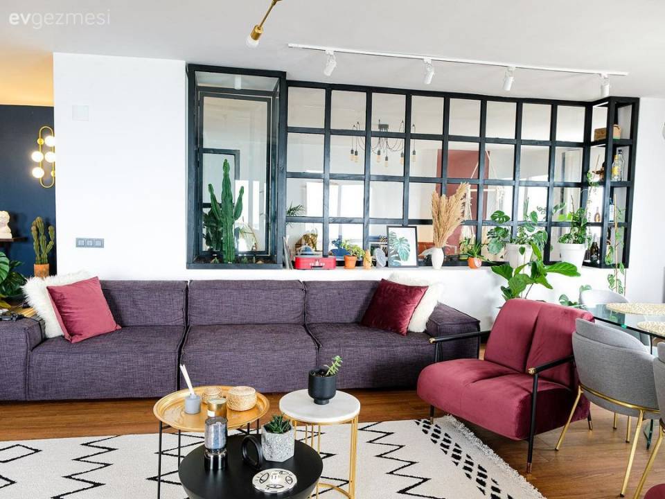 Yaşam Alanınızı İkiye Bölmenin Şeffaf Yolu: Cam Paravanlar