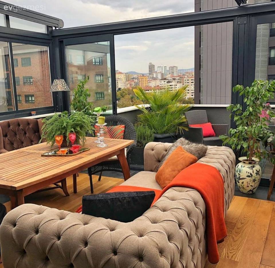 Bu Apartman Dairesi 10. Kata Bahçeli Bir Ev Hissini Taşımış