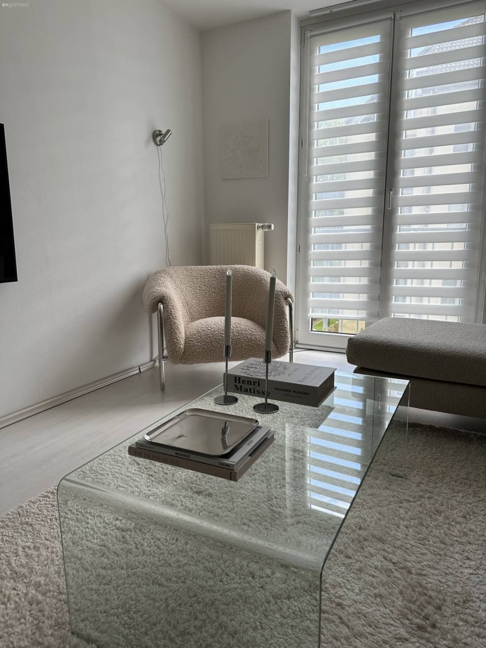 Yuvarlak Masanın Etkisiyle Daha Samimi Görünen İskandinav Bir Dekor!