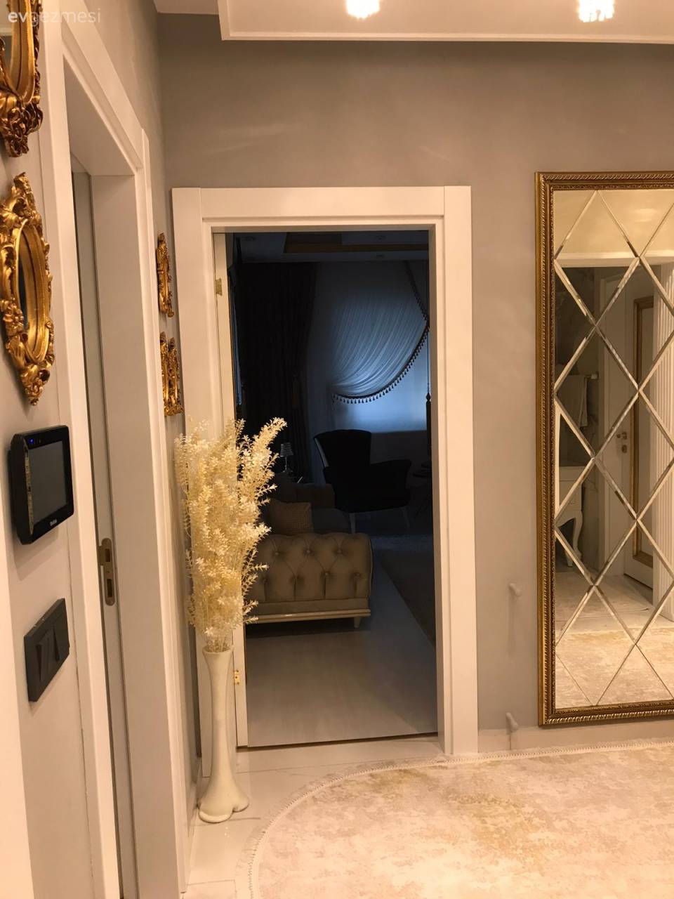 Bu Antalya Evinde Altın Dokunuşları Her Odayı Etkisi Altına Almış