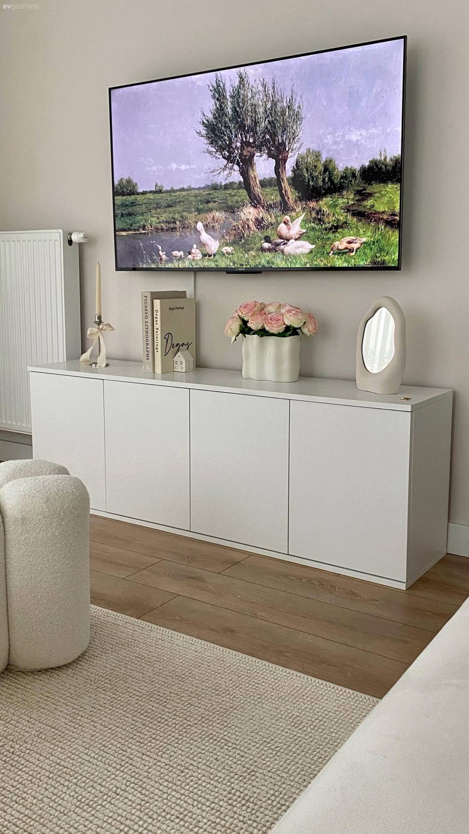 Beyaza Tutkun Bu Evde Formlar ve Dokularla Sıcaklık Sağlanmış