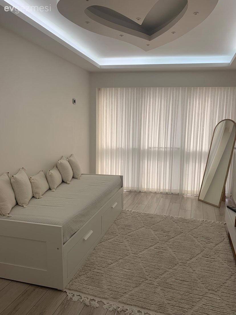 Bu İzmir Evinde Sadelik, Konfor ve Sıcaklık Dengesi Tam Ayarında!