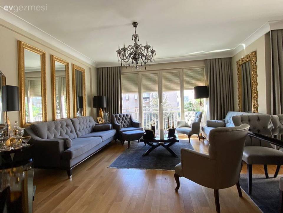Koca Aynalarla Kuşanmış Bu İstanbul Evinde Mekanın Sahibi 