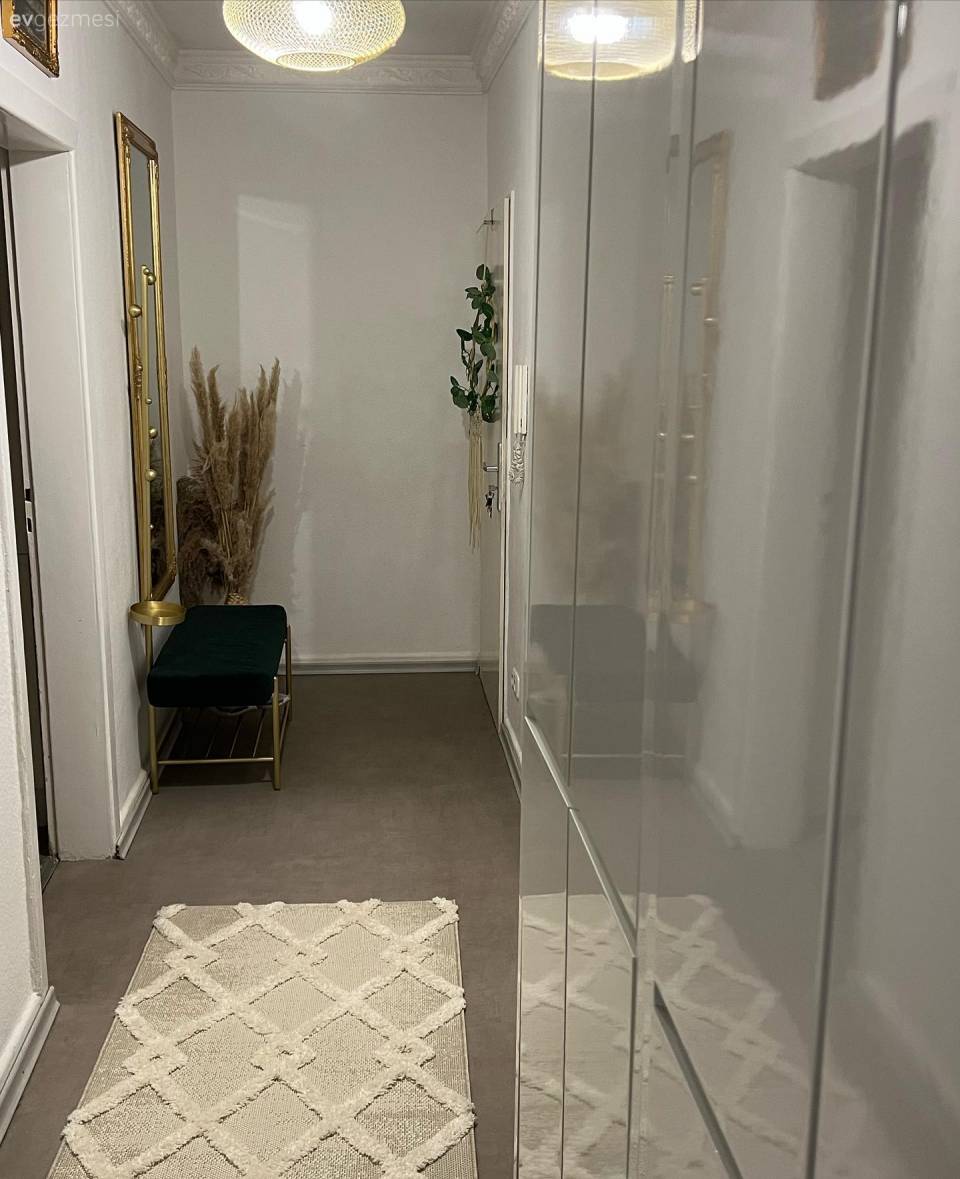 Bu Evde Modern Stil Işıltılı Detaylarla Cazibe Kazanmış!
