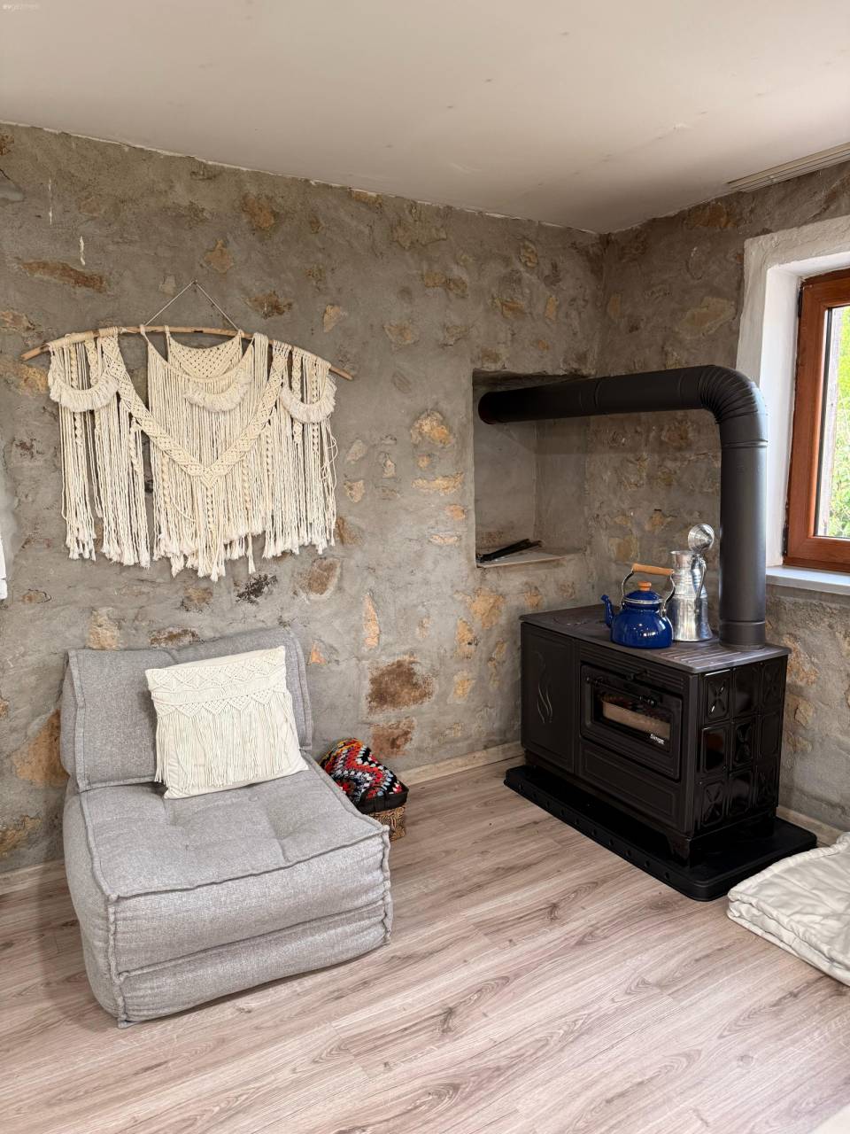 Çanakkale'deki Bu Köy Evi 1+1 Ama Her Alanı Oldukça Geniş