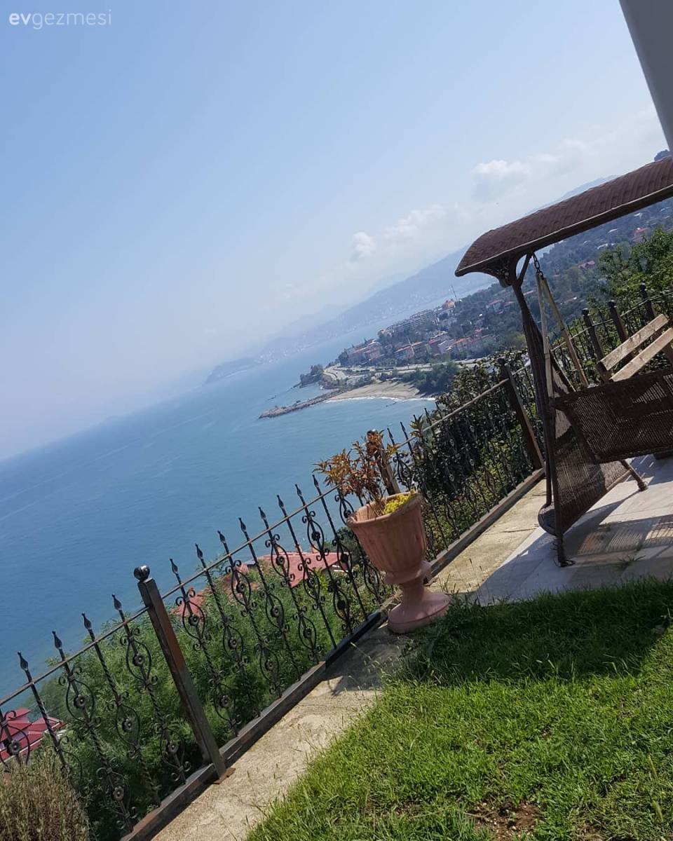 Denize Bakan Bu Giresun Evinde Duvarlar 