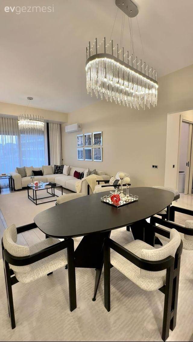 Uzun ve Dar Bir Salon Nasıl Ferahlatılır Sorusuna Yanıt Veren Bir Dekor!