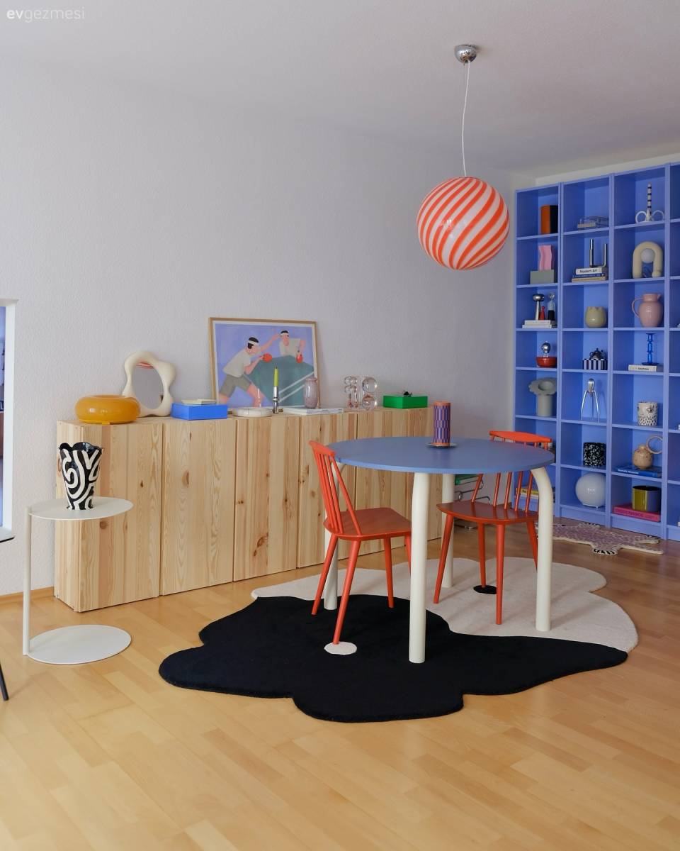 Monoton Renk Paletlerine Meydan Okuyan Neşeli Bir Dekor