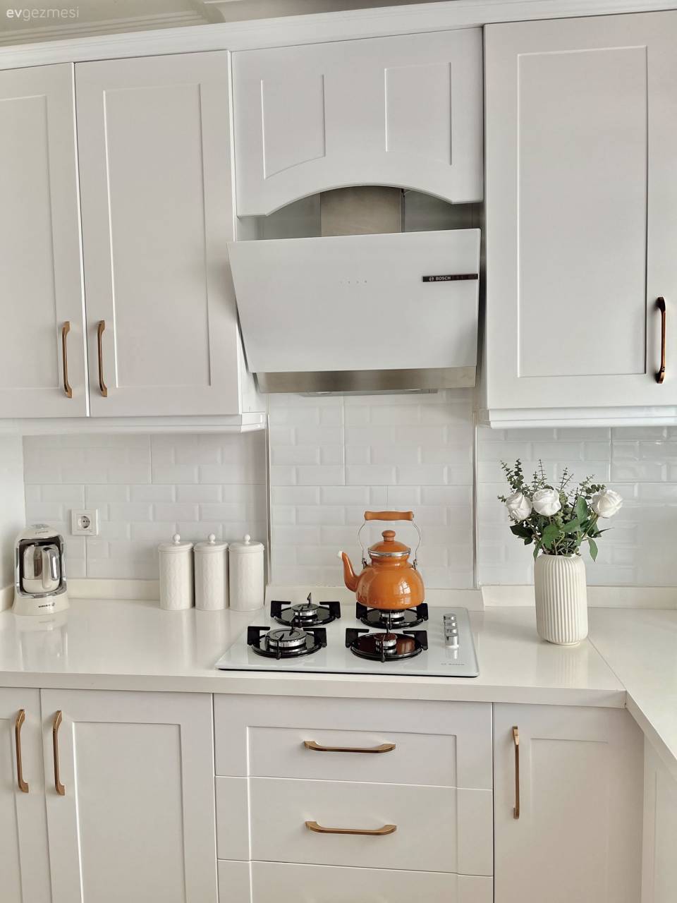 Beyaz ve Ahşap Birlikteliği Bu Evin Temel Kriteri