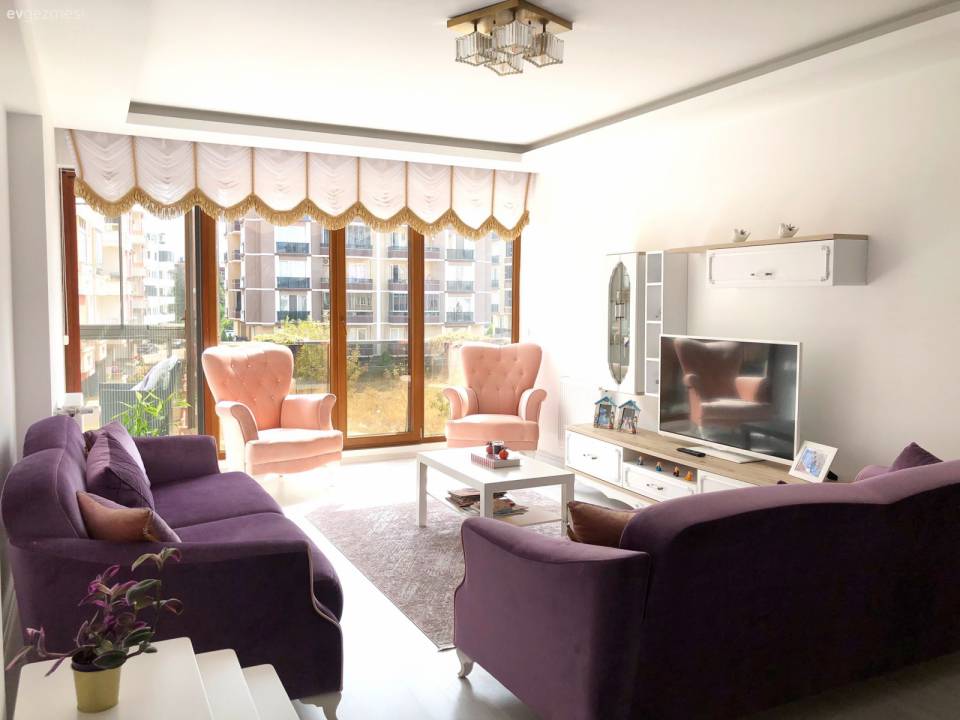 Bu Çanakkale Evinde Mor Renk Olmadan Bir Şeyler Eksik Kalıyor!