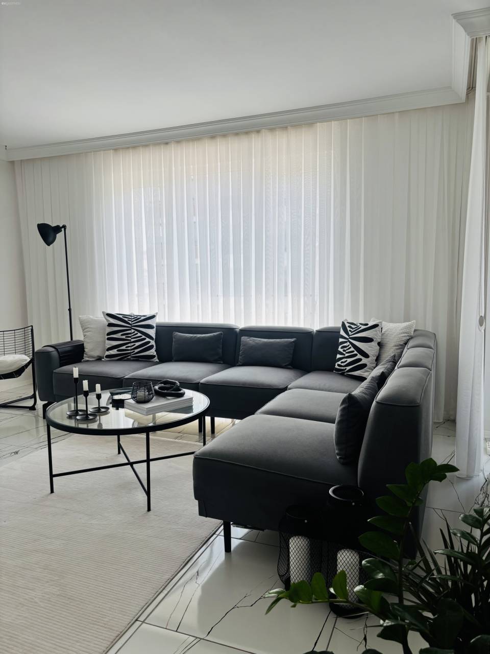 Renkler Kontrast Tarz Modern: Amasya'dan L- Tipi Bir Salon