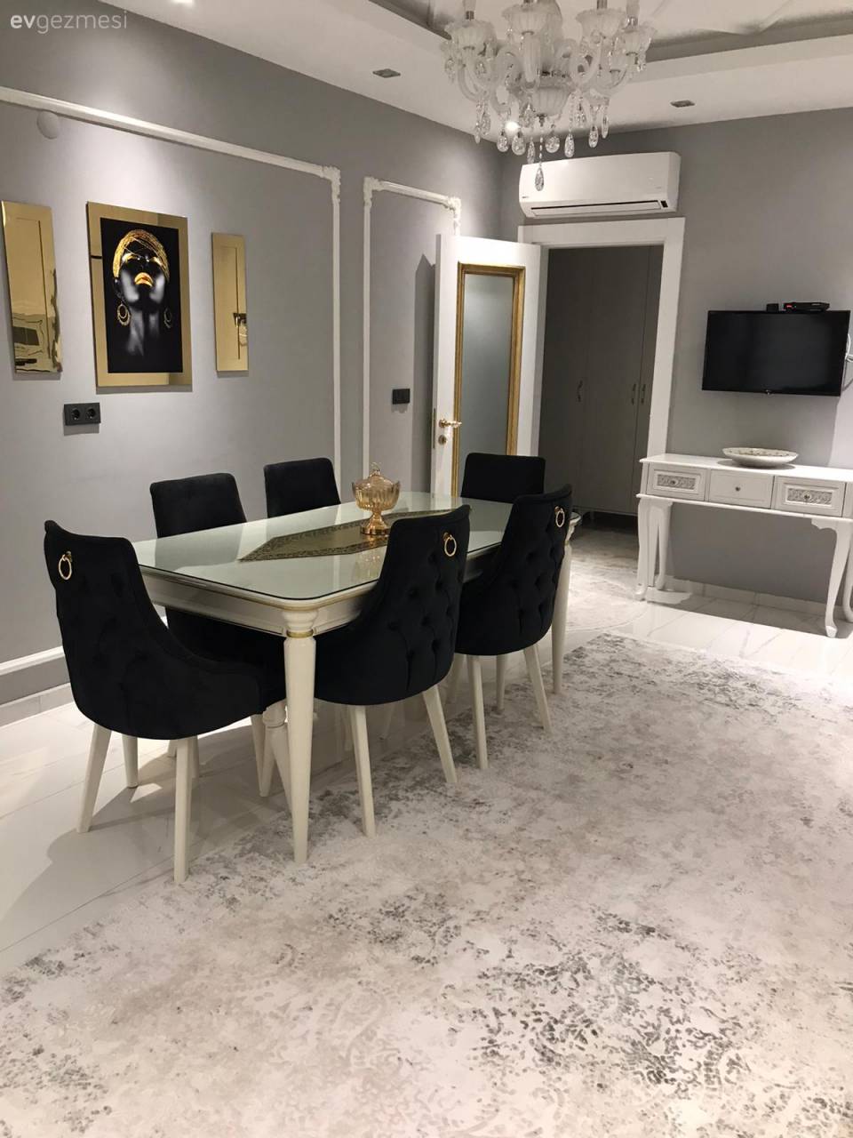 Bu Antalya Evinde Altın Dokunuşları Her Odayı Etkisi Altına Almış