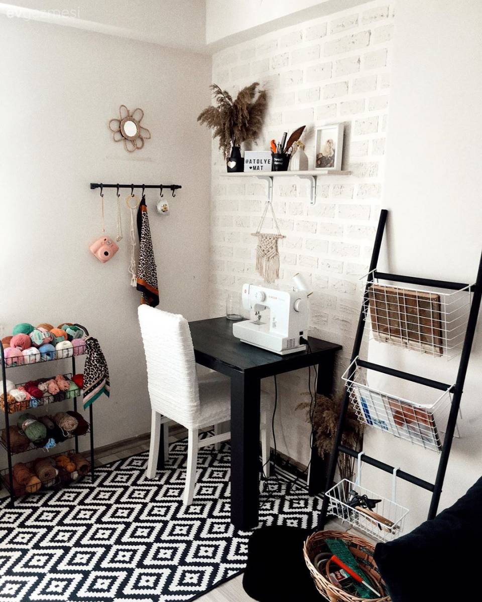 İki Katlı Bu Evin Bir Tarafı Rustik Diğer Tarafı Modern!