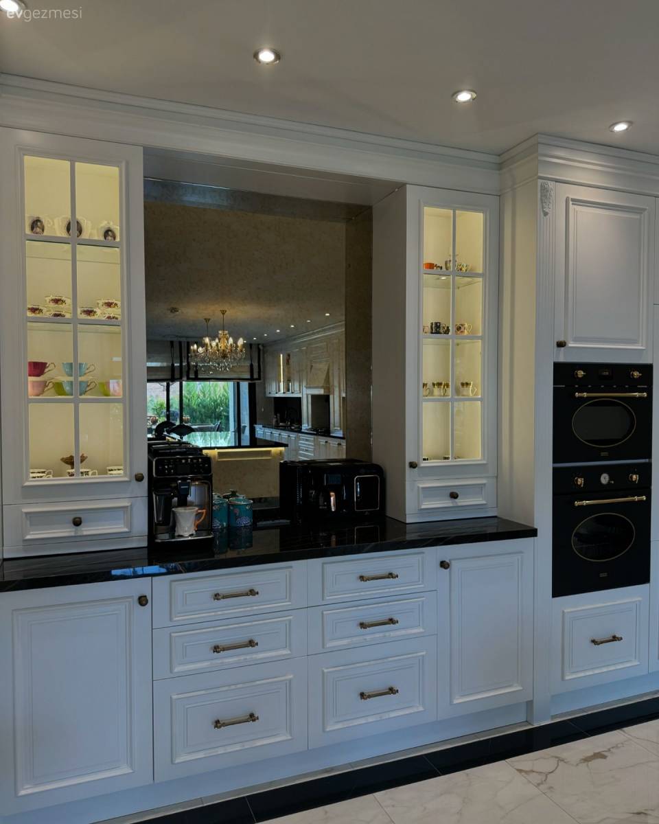 Bu Gösterişli Evde Zıt Renklerin Uyumuna Başvurulmuş!