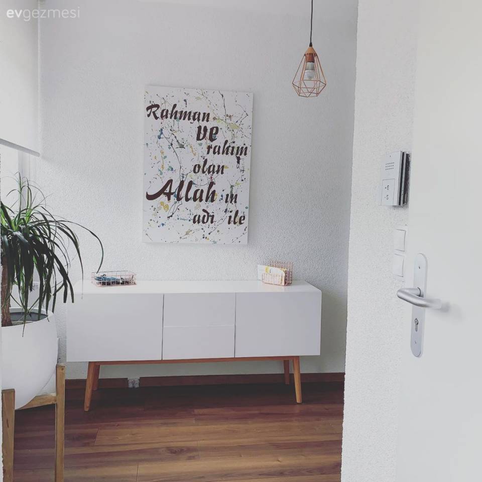 Ev Gezmesi: Işıltıya Yer Vermeden Dikkat Çeken Bir Dekor