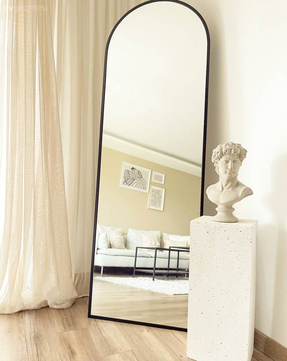 Bu Minimal Evde Beyazın Yeri Tüm Renklerden Ayrı!