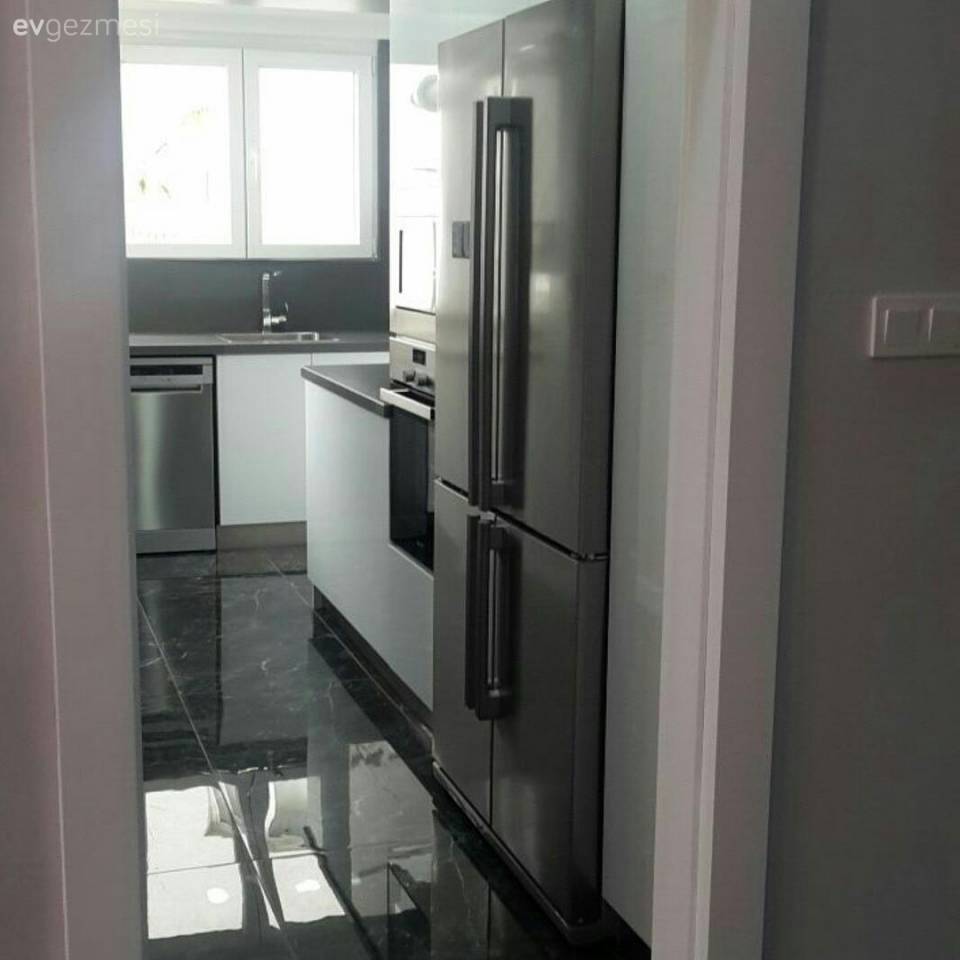 Bu Ev Şıklığı ve Farklı Mutfak Planıyla Bakanı Bir Daha Baktırıyor!