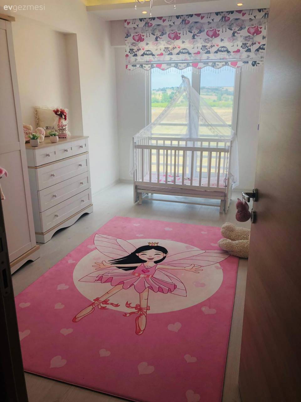 Bu Çanakkale Evinin Vazgeçilmezi Siyah- Beyaz Uyumu!