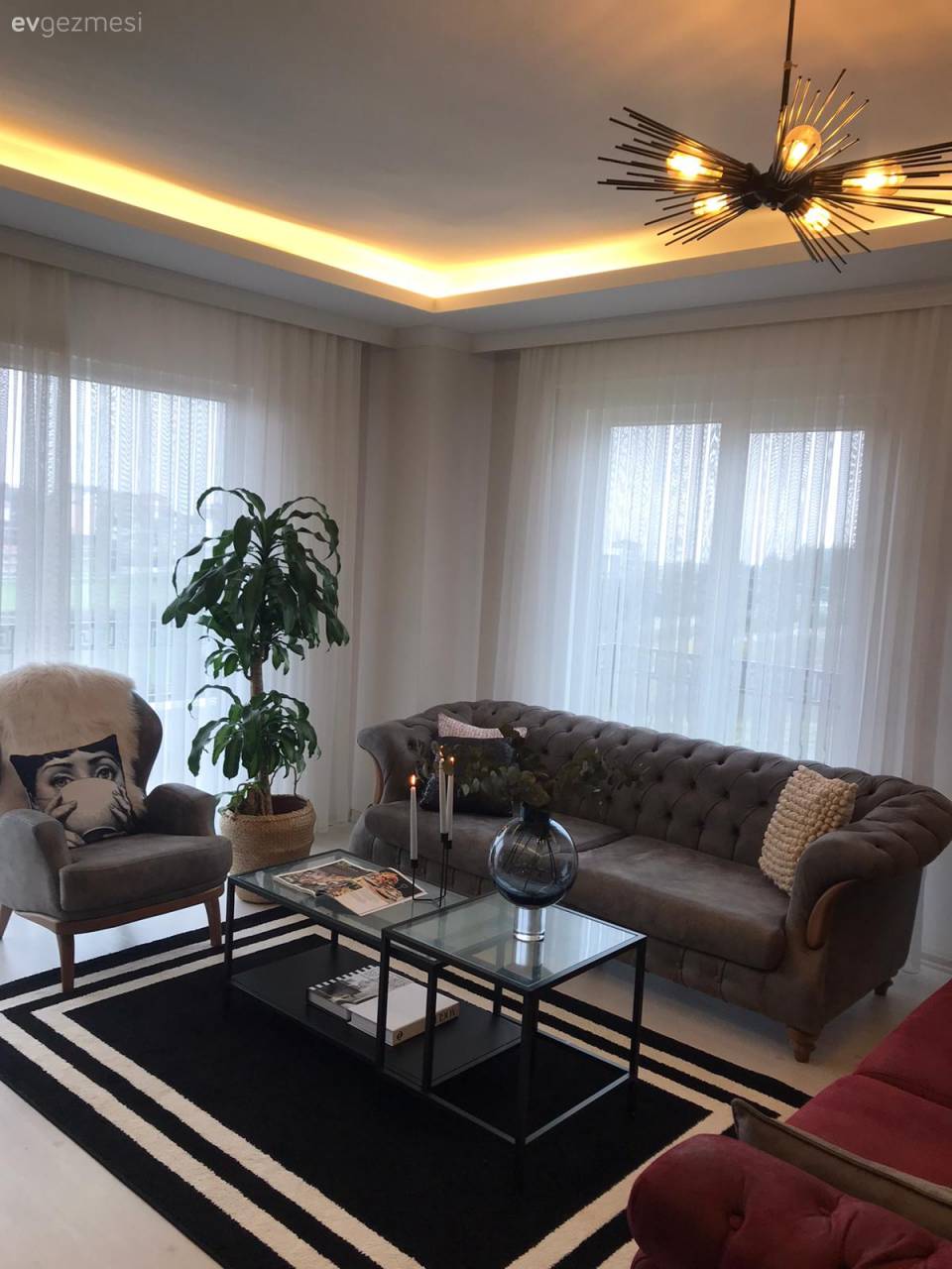 Bu Evde Farklı Detaylar Sofistike Ortamı Oluşturmak İçin Buluşmuş!