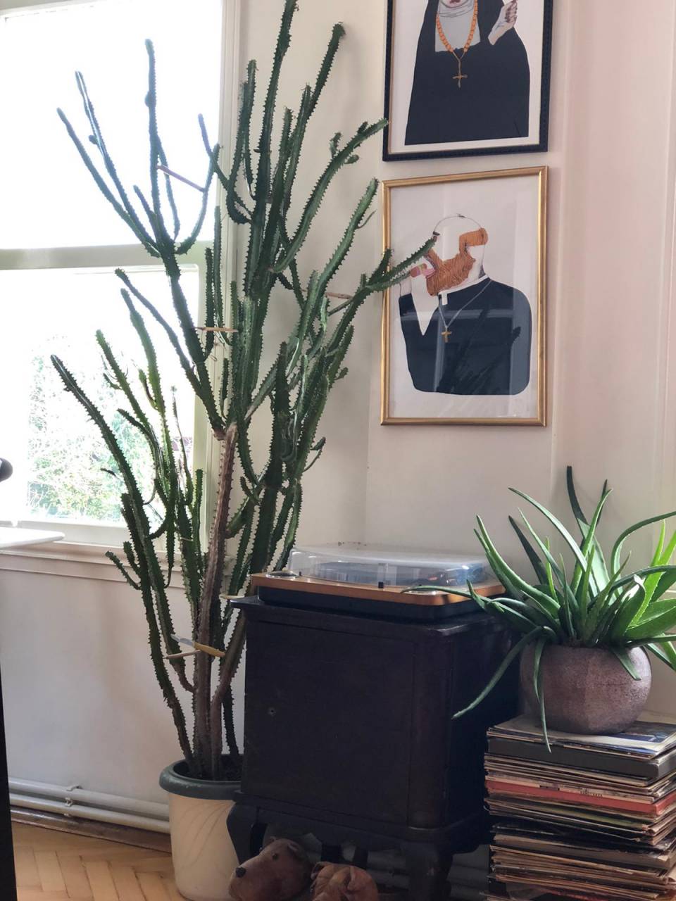 93 Yıllık Konağın Üstündeki Bu Evin Dışı Tablo, İçi de Sanat Galerisi