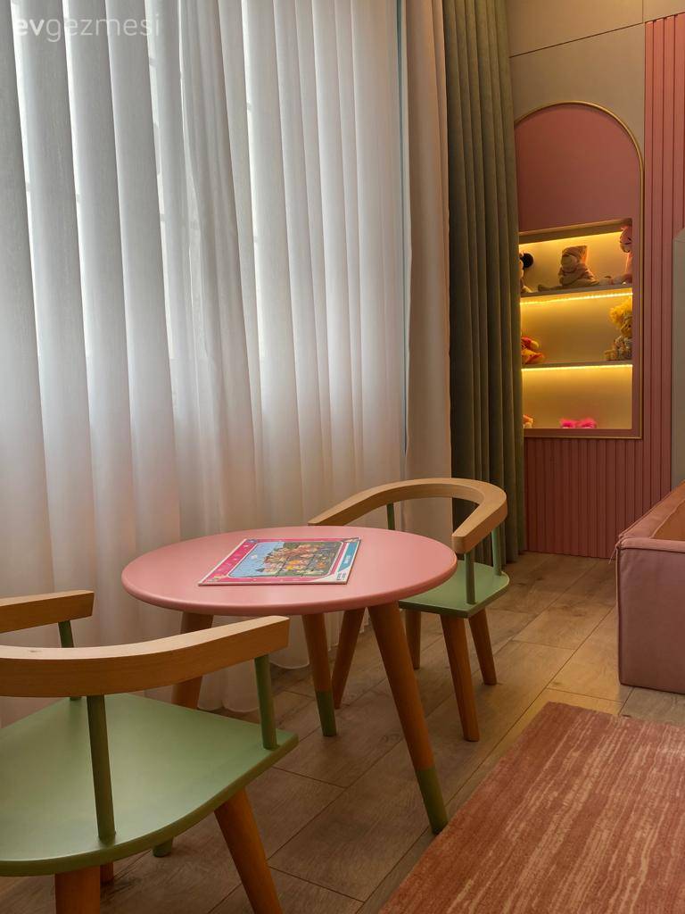 Bu Dubleks Evde Özel Yapım Tasarımlar Dekorun Albenisi Arttırmış