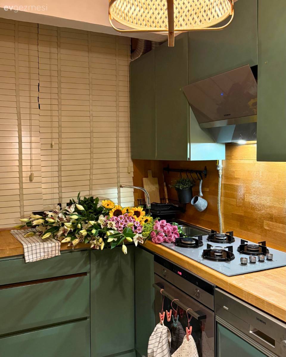 Öğrencilikten Aile Evine: Pencere Dışında Her Şeyi Değişen İstanbul Evi