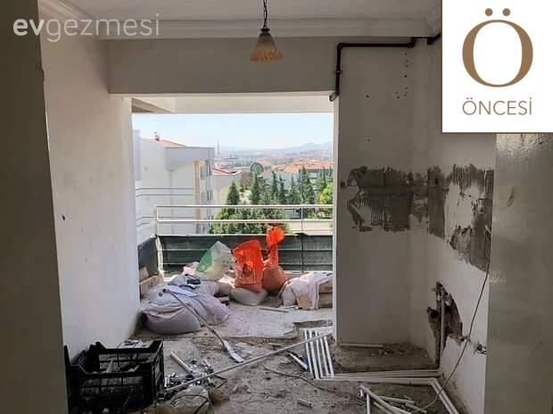 Öncesi&Sonrası: Balkonla Birleşen Bu Mutfak Olduğundan Daha Ferah