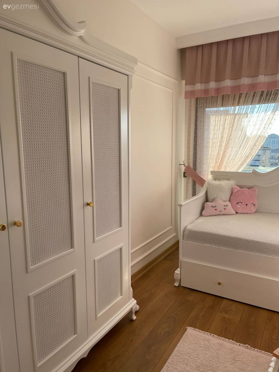 Bu İzmir Evinde Ev Sahibinin Zevkli Seçimleri Kendini Belli Etmiş