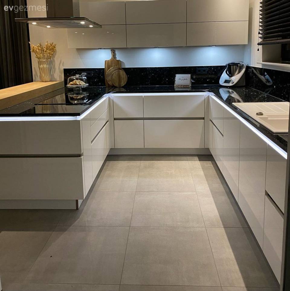 Ev Gezmesi: İddialı Girişiyle Misafirlerine Merhaba Diyen Bir Ev