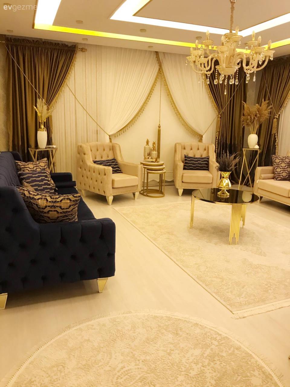 Bu Antalya Evinde Altın Dokunuşları Her Odayı Etkisi Altına Almış