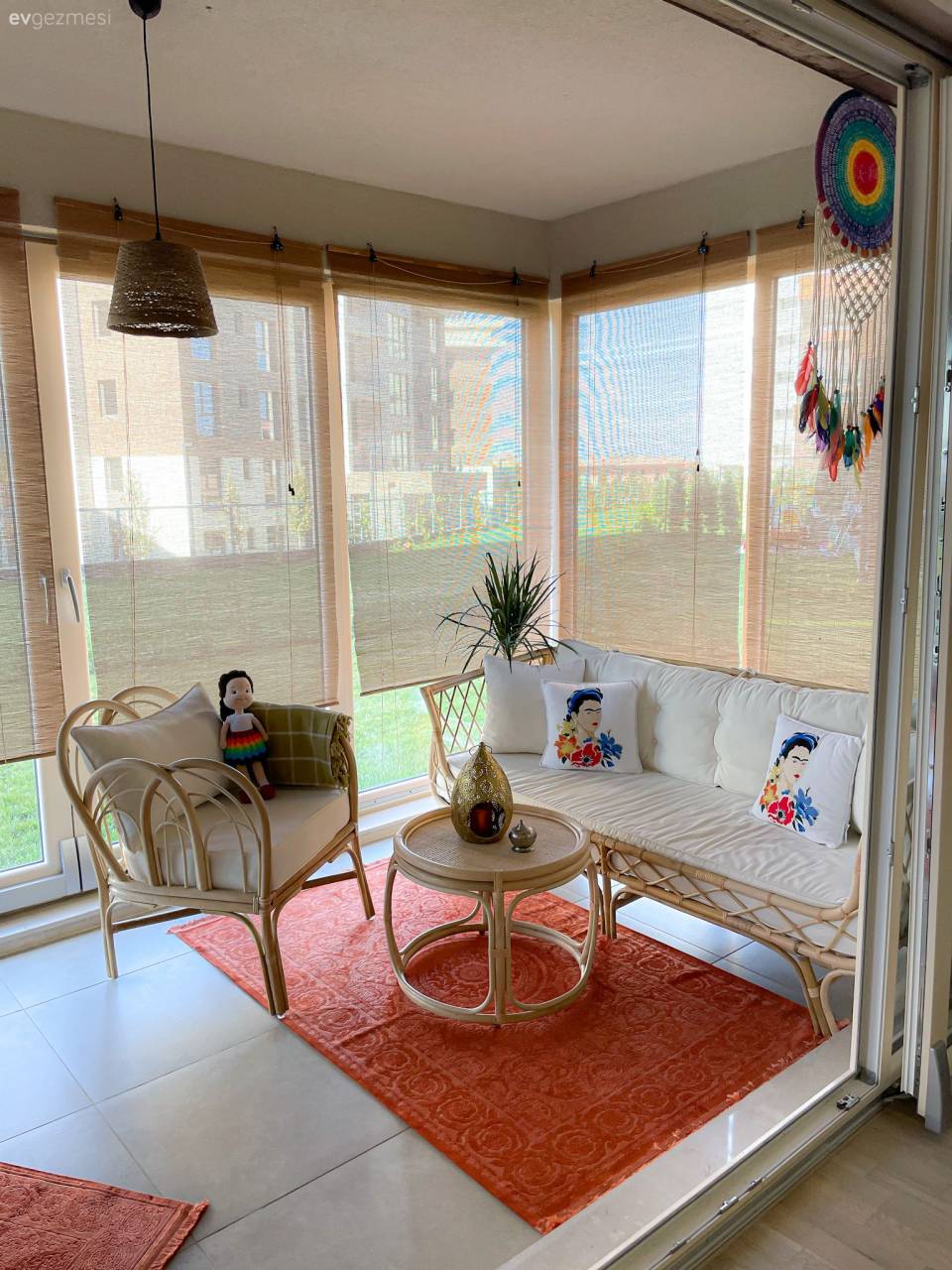 Bu İstanbul Evinde Tavanlar Kadar Enerji Seviyesi  De Çok Yüksek