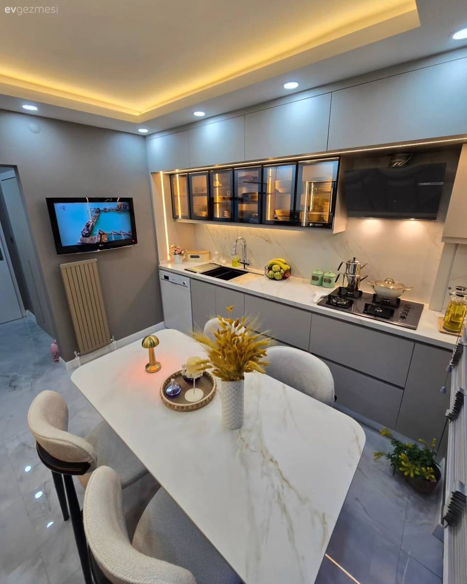 Koridor Tipi Bu Modern Mutfağın Cazibe Noktası Cam Kapaklar