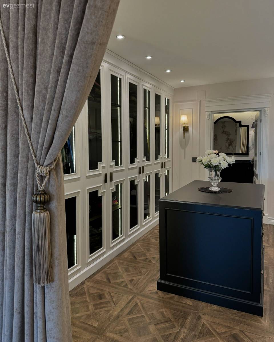 Bu Gösterişli Evde Zıt Renklerin Uyumuna Başvurulmuş!