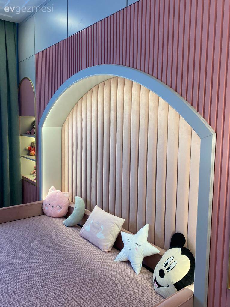 Bu Dubleks Evde Özel Yapım Tasarımlar Dekorun Albenisi Arttırmış