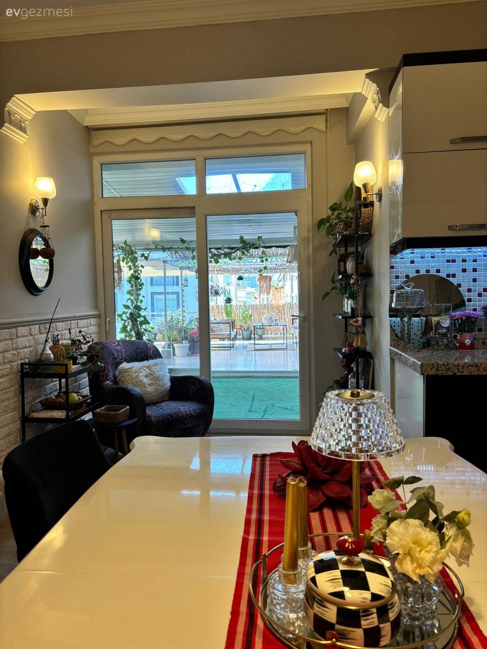 Apartmana Bağlı Bu Antalya Terasında Bali Esintileri Hakim